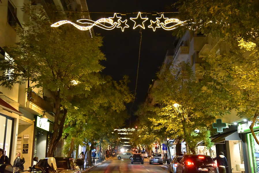 Βόλτες με λάμψη από το Λαϊκό Λαχείο στην Π. Ιωακείμ – Δείτε τον εορταστικό φωτισμό στην κεντρική οδό του Κολωνακίου
