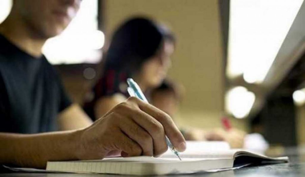 Ο «αποτυχημένος άριστος» μαθητής με τα 20.988 μόρια απαντάει στη Νίκη Κεραμέως