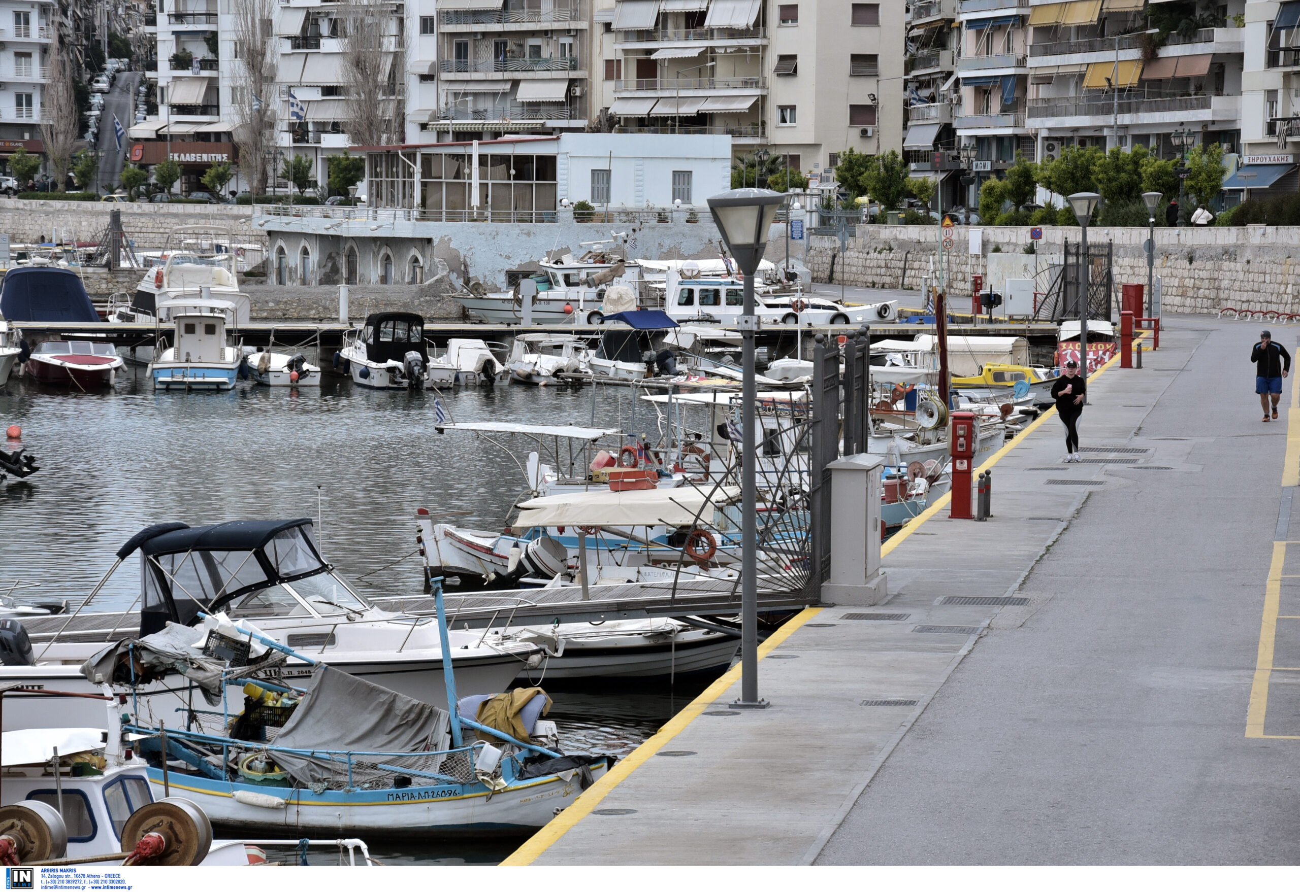 Εισροή υδάτων σε σκάφος στη Μαρίνα Ζέας