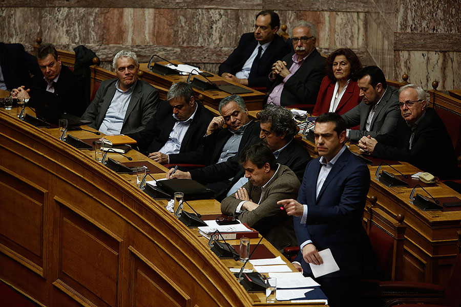 Η «μάχη» στη Βουλή για την προανακριτική μέσα από φωτογραφικά «κλικ»