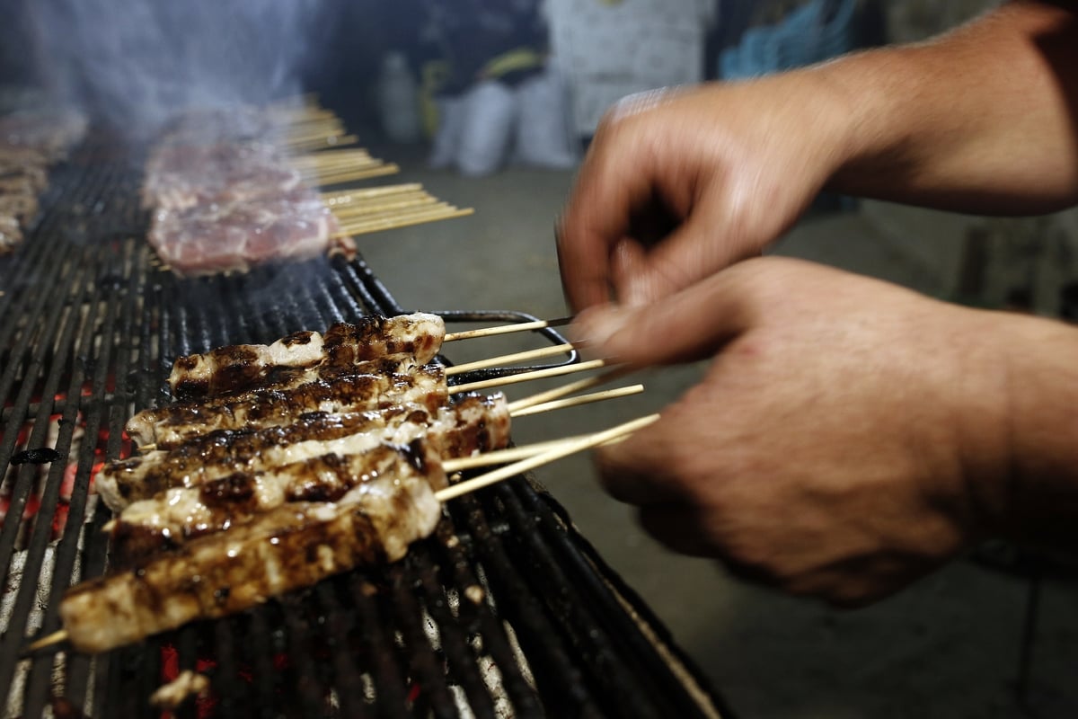 Κατασχέσεις ακατάλληλων κρεάτων από οβελιστήρια στον Πειραιά