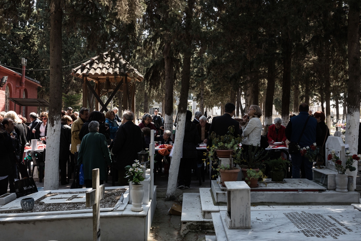 Με έξοδα των δήμων οι κηδείες των οικονομικά αδύνατων – «Πράσινο φως» για αποτεφρωτήρια