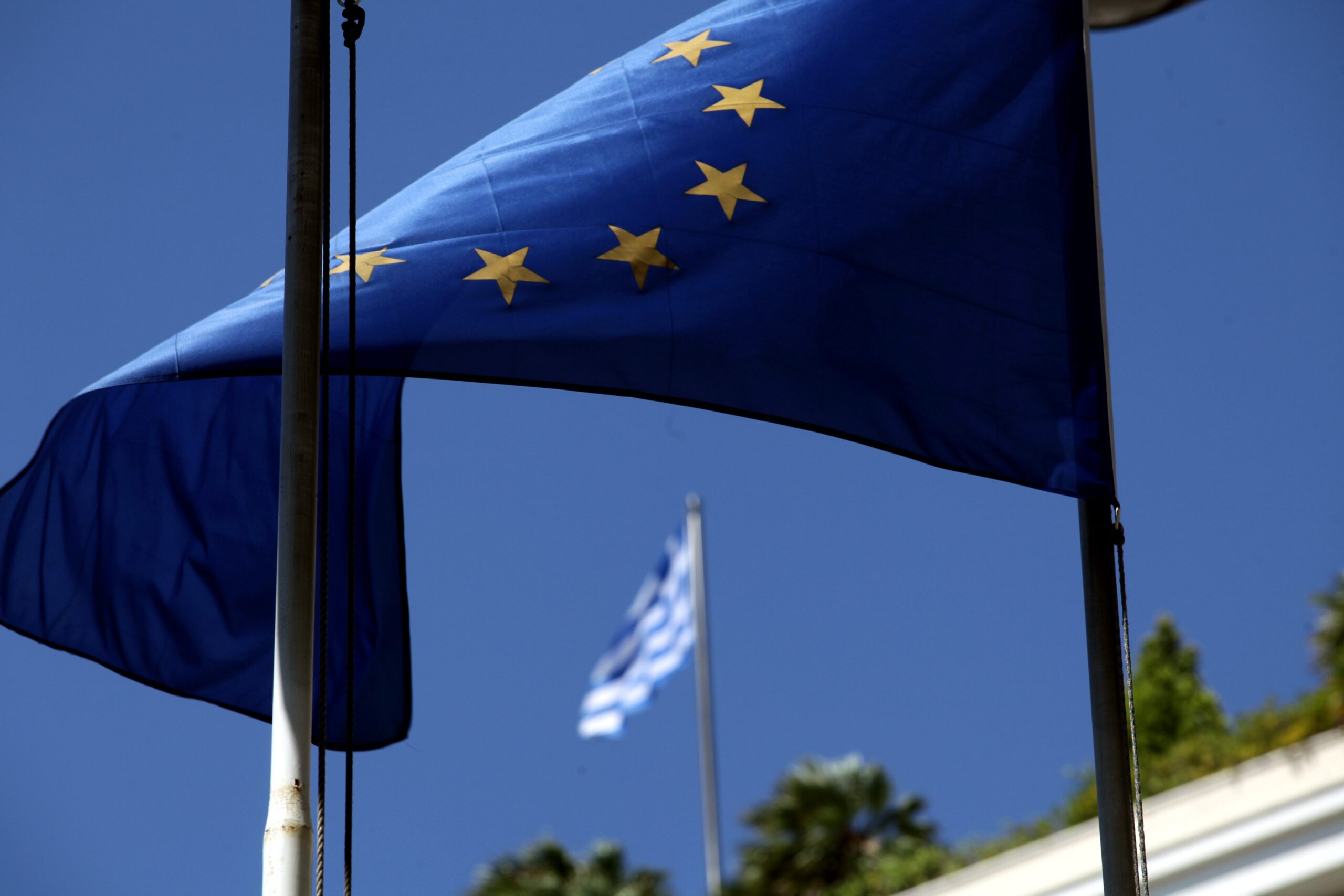 Γερμανικός Τύπος: «Η Ελλάδα συνεχίζει να βρίσκεται στα όρια της χρεοκοπίας»