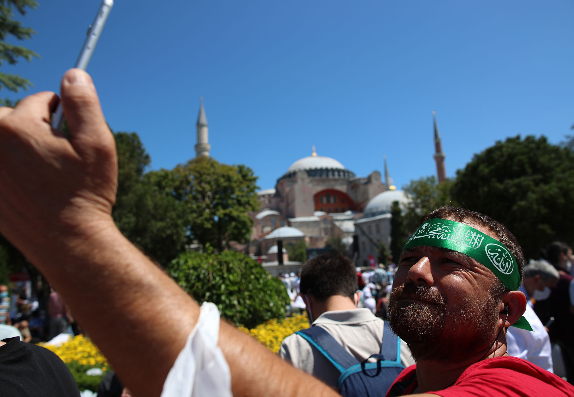 Αγιά Σοφιά: «Ιστορική μέρα»  – Τι γράφουν τα τουρκικά ΜΜΕ για την πρώτη μουσουλμανική προσευχή