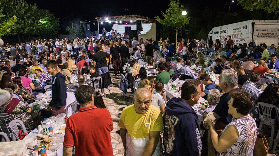Κορωνοϊός: Πανηγύρια χωρίς χορό και με αποστάσεις φέτος το καλοκαίρι – Τι προβλέπει η ΚΥΑ