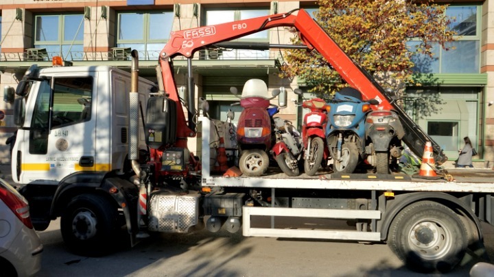 Θεσσαλονίκη: Επιχείρηση απομάκρυνσης των εγκαταλειμμένων δικύκλων
