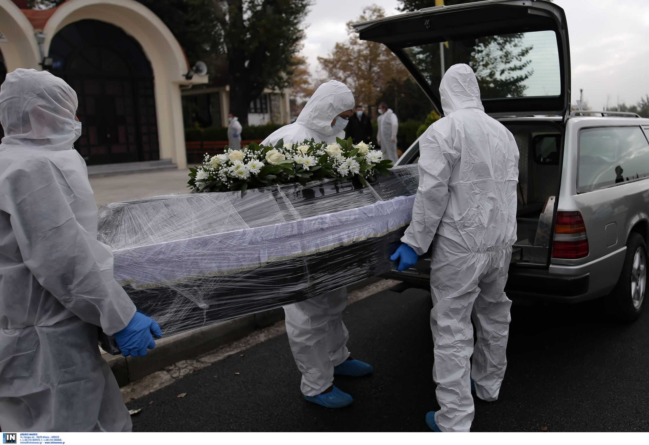 Αποκάλυψη-σοκ: Οι κηδείες των νεκρών από κορωνοϊό στην Ελλάδα τελούνται με πρωτόκολλο… Έμπολα – Άλλες οι οδηγίες του ΕΟΔΥ