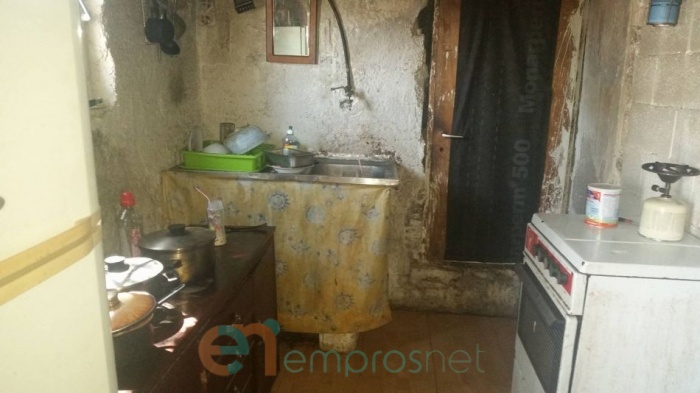 Μυτιλήνη: Λεχώνα με δύο μωρά μένει σε παράγκα χωρίς φαγητό και ρεύμα!