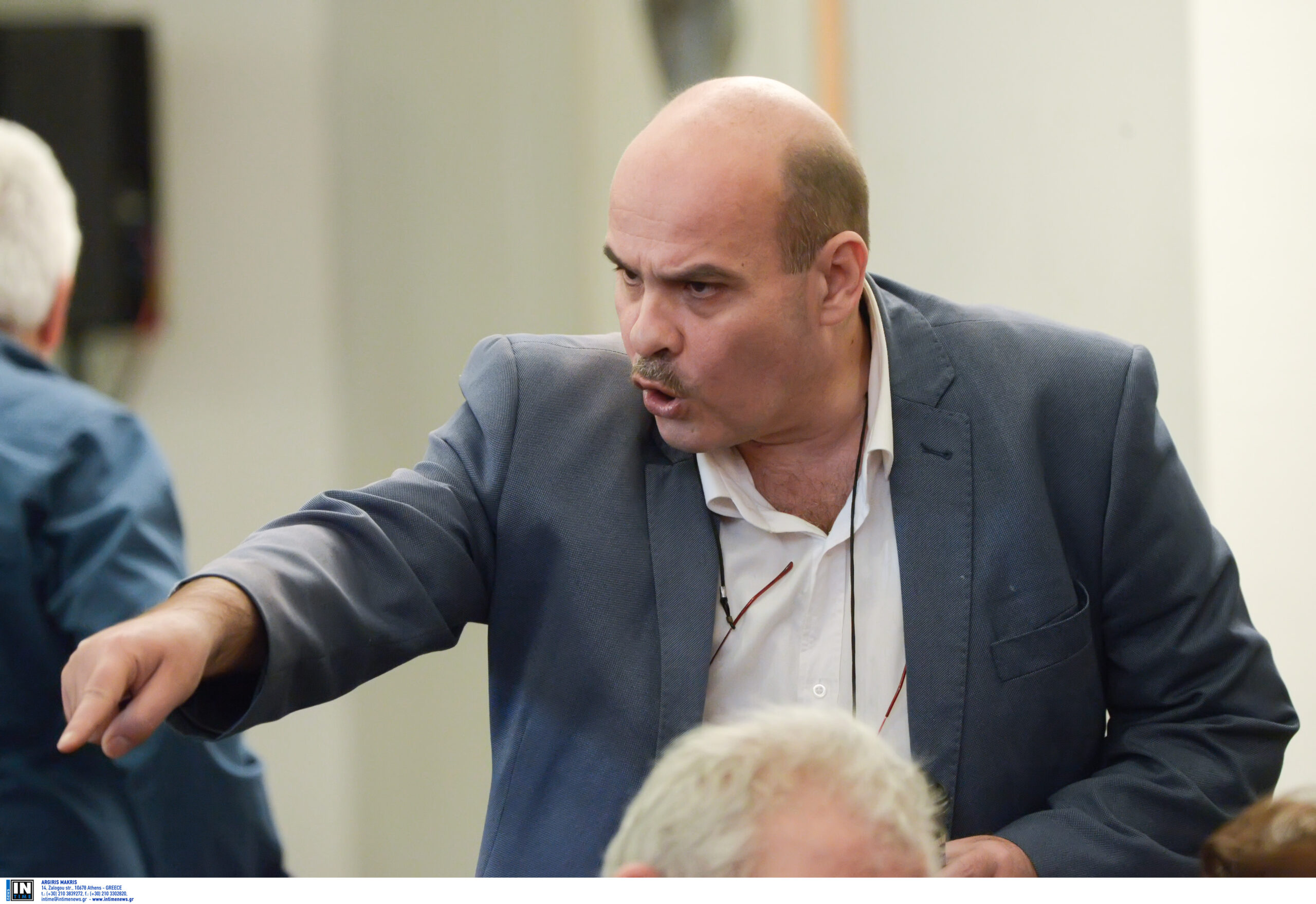 Επιμένει ο Μιχελογιαννάκης: Οι πιστοί δεν κινδυνεύουν από τη θεία κοινωνία – Να πάρει θέση η Ιερά Σύνοδος Κρήτης