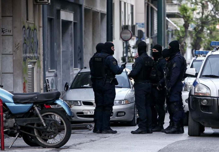 Επιχείρηση εκκένωσης δύο κτιρίων στην Ομόνοια – Τι εντόπισε η δημοτική αστυνομία