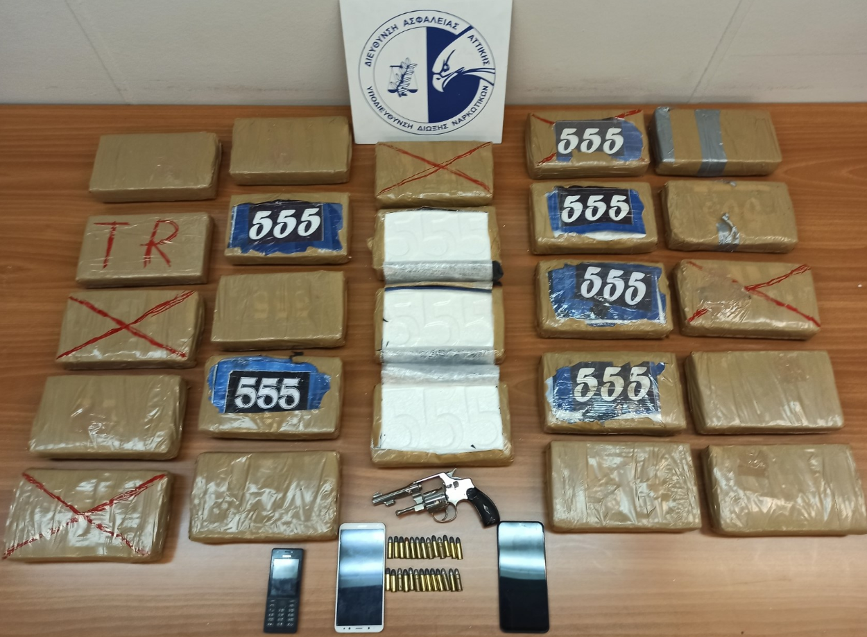 Μεγάλο χτύπημα της ΕΛ.ΑΣ. σε διεθνές κύκλωμα ναρκωτικών – Κατέσχεσαν κοκαΐνη αξίας 1,2 εκατ. ευρώ