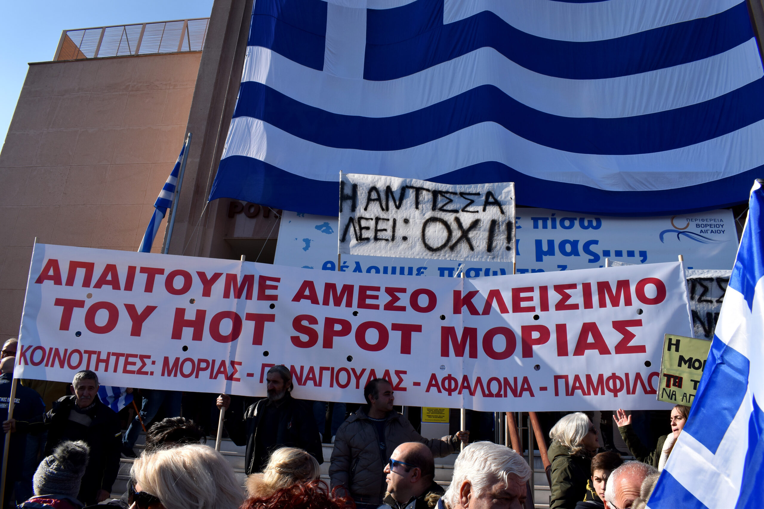 Προσφυγικό-μεταναστευτικό: «Φωνή λαού» στα νησιά του Βορείου Αιγαίου – Στην Αθήνα σήμερα οι δήμαρχοι – Μηταράκης: «Δικαιολογημένη η αγανάκτηση»