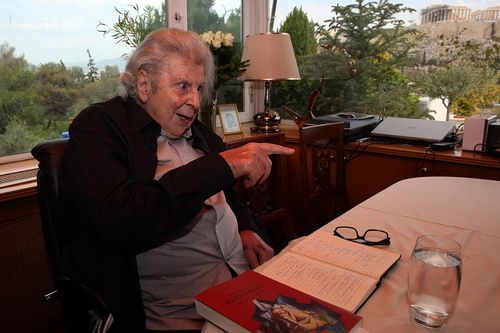 Επετειακή συναυλία για τα 95α γενέθλια του Μίκη Θεοδωράκη από την Εθνική Λυρική Σκηνή στην Πλατεία Θησείου