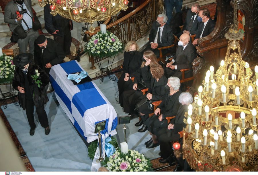 Με τιμές αρχηγού κράτους η κηδεία του Κάρολου Παπούλια – Σύσσωμη η πολιτική ηγεσία έδωσε το παρών (φωτό)