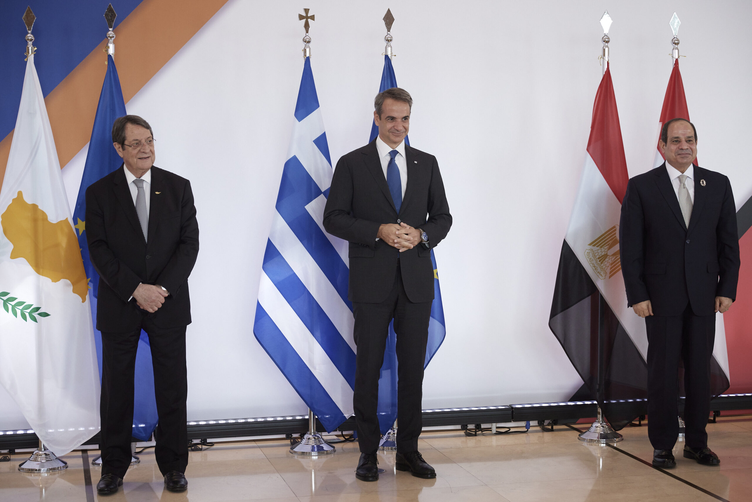 Τριμερής Ελλάδας, Κύπρου, Αιγύπτου – Μητσοτάκης: Οι βλέψεις της Τουρκίας συνιστούν απειλή για την ειρήνη στην ευρύτερη περιοχή