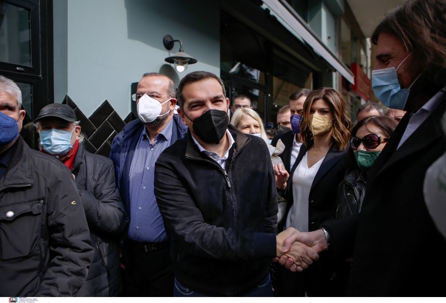 Τσίπρας: «Ψευτοεπιδοτήσεις Μητσοτάκη για να παραμείνει άθικτη η αισχροκέρδεια – Αντί για μείωση του ΕΦΚ καυσίμων δίνει αντίδωρο 0,2 λεπτά»