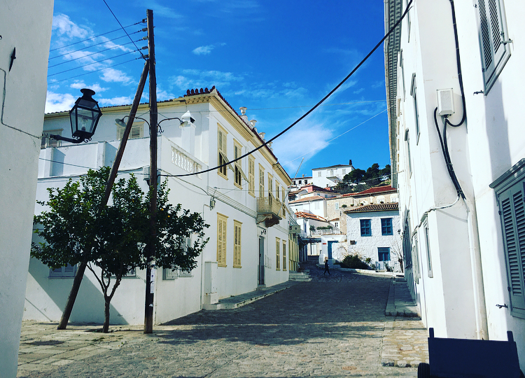 Mπλακ άουτ στην Αίγινα εξαιτίας της φωτιάς στα Μέθανα