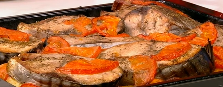 Ψάρι στο φούρνο με ριγανάτες πατάτες