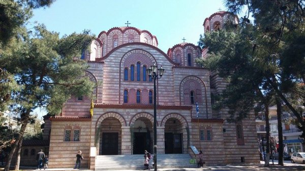 Μυστήριο με δυο αγοράκια στην Καλαμαριά – Βρέθηκαν εγκαταλελειμμένα έξω από εκκλησία