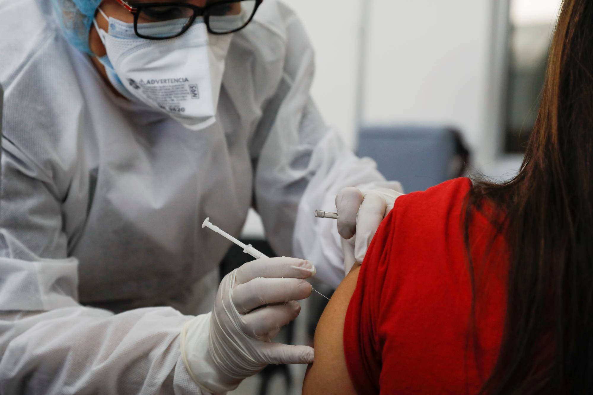Σύσταση Εθνικής Επιτροπής Εμβολιασμών: Με μια δόση θα εμβολιάζονται όσοι έχουν νοσήσει