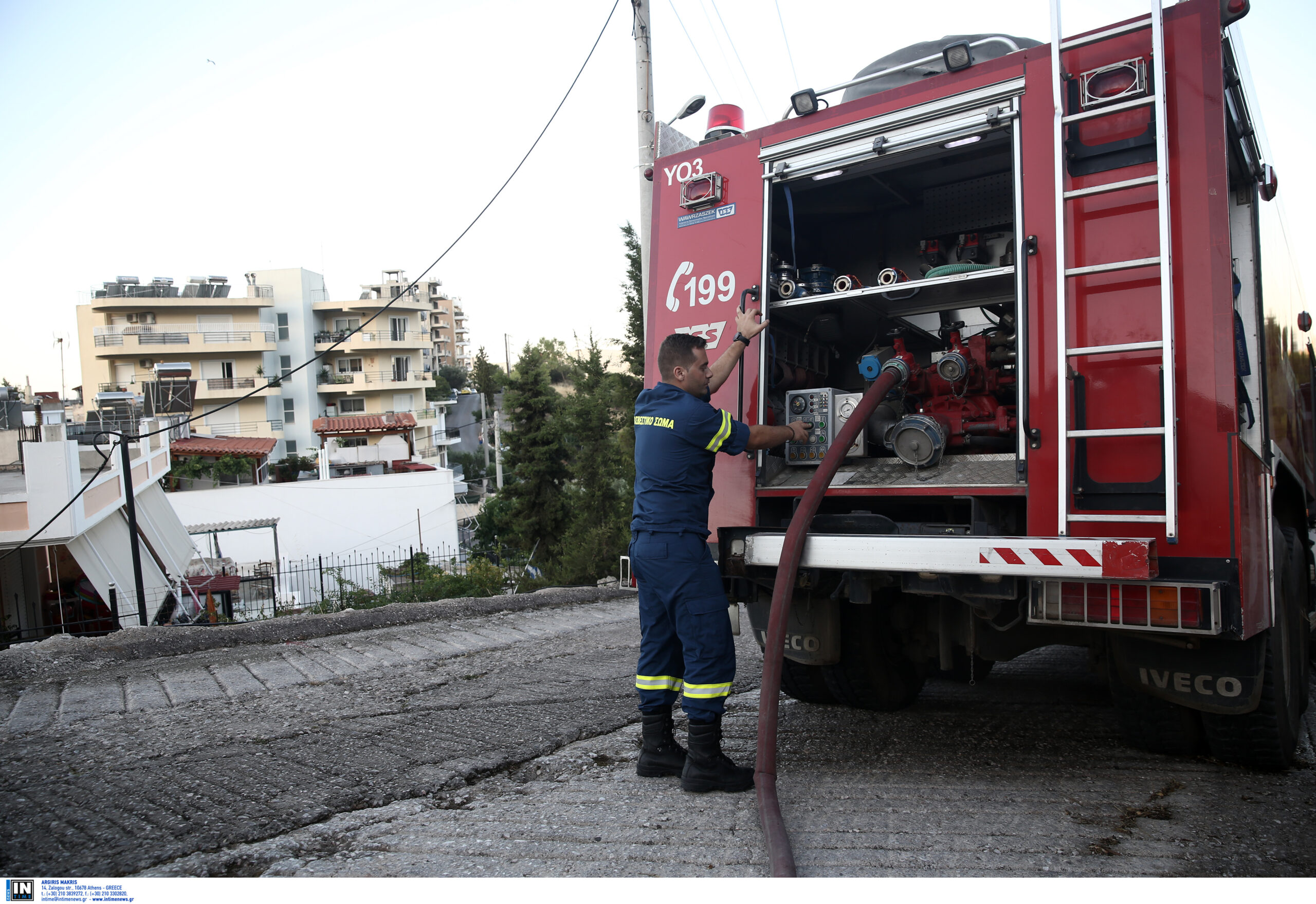 Σπάτα: Απεγκλωβίστηκε γυναίκα από φωτιά σε σπίτι
