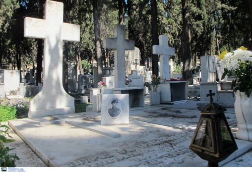 Ηγουμενίτσα: Νεκρός ο άνδρας που τυλίχθηκε στις φλόγες μέσα στο νεκροταφείο