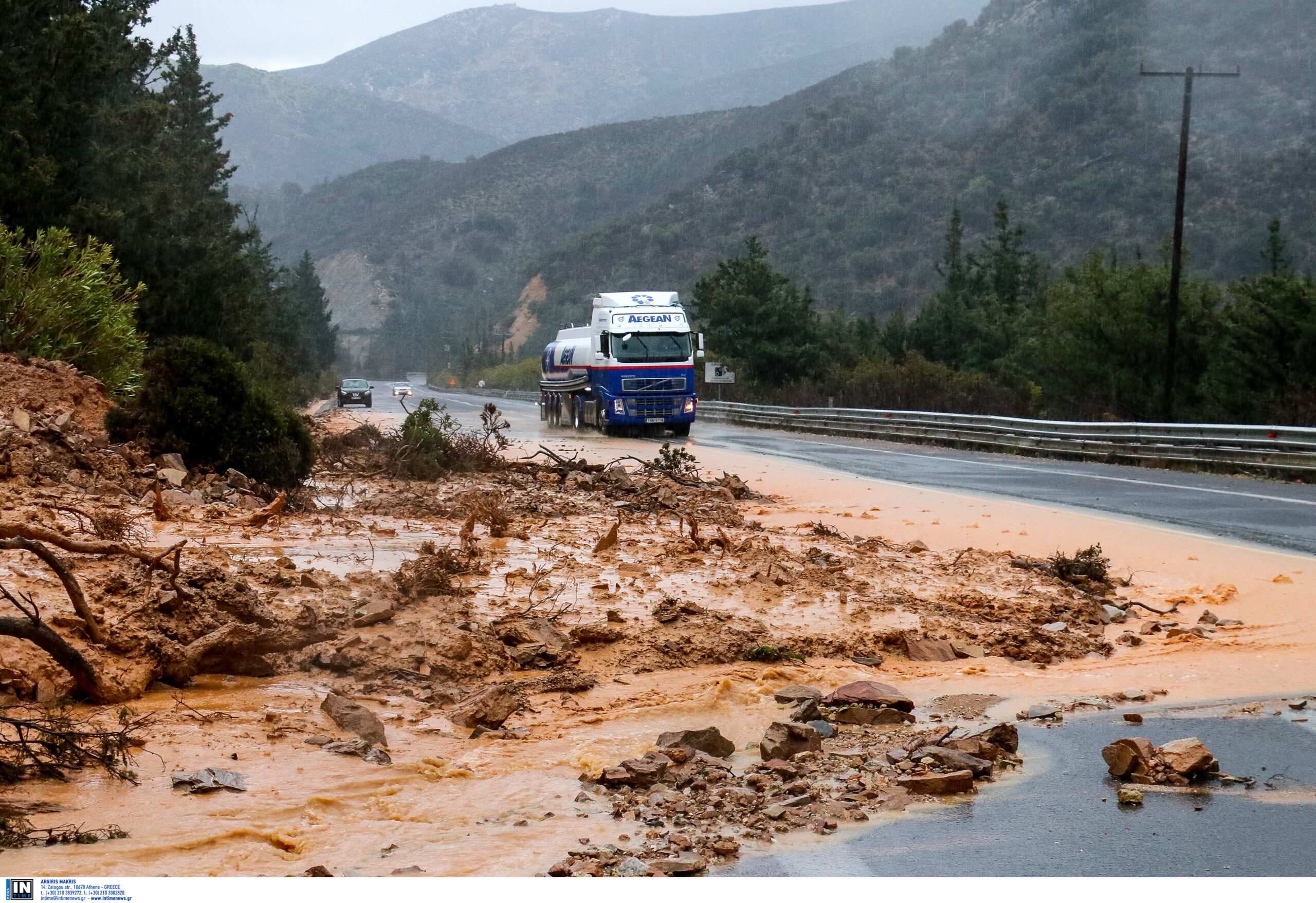 Κατολίσθηση στην επαρχιακή οδό Αλεποχωρίου – Σχινου