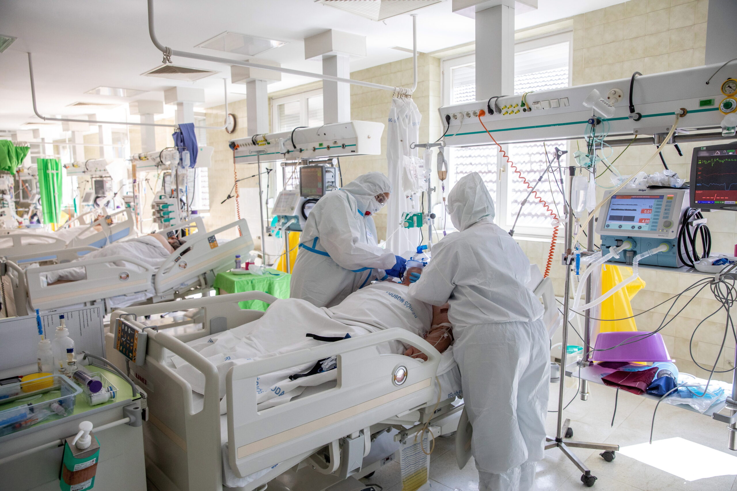Τρίτη δόση και για τους κάτω των 50 ετών – Έρχονται τα δύσκολα, προειδοποιούν οι ειδικοί – Πιέζεται το ΕΣΥ πριν καν μπει ο χειμώνας