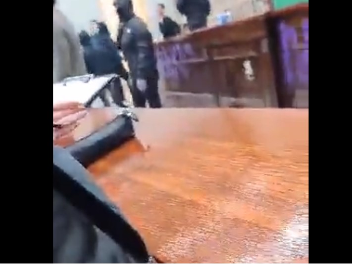 ΑΣΟΕΕ: Μήνυση για συκοφαντική δυσφήμιση και καταγγελίες σε βάρος του καθηγητή που ξυλοκοπήθηκε – «Να παραιτηθεί η Κεραμέως»