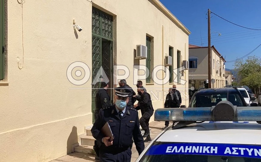 Έγκλημα στην Κυπαρισσία: Προφυλακίστηκε ο 72χρονος – Έντονες οι αποδοκιμασίες έξω από το δικαστήριο