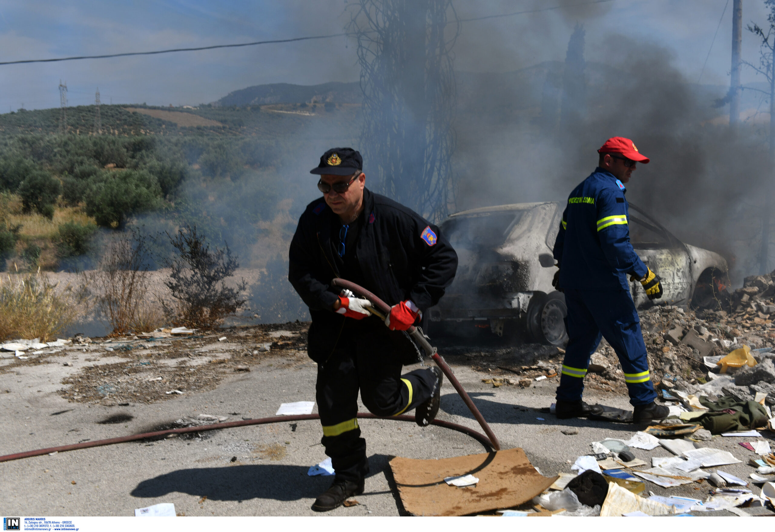 Φωτιά σε εν κινήσει ασθενοφόρο στη Μεταμόρφωση