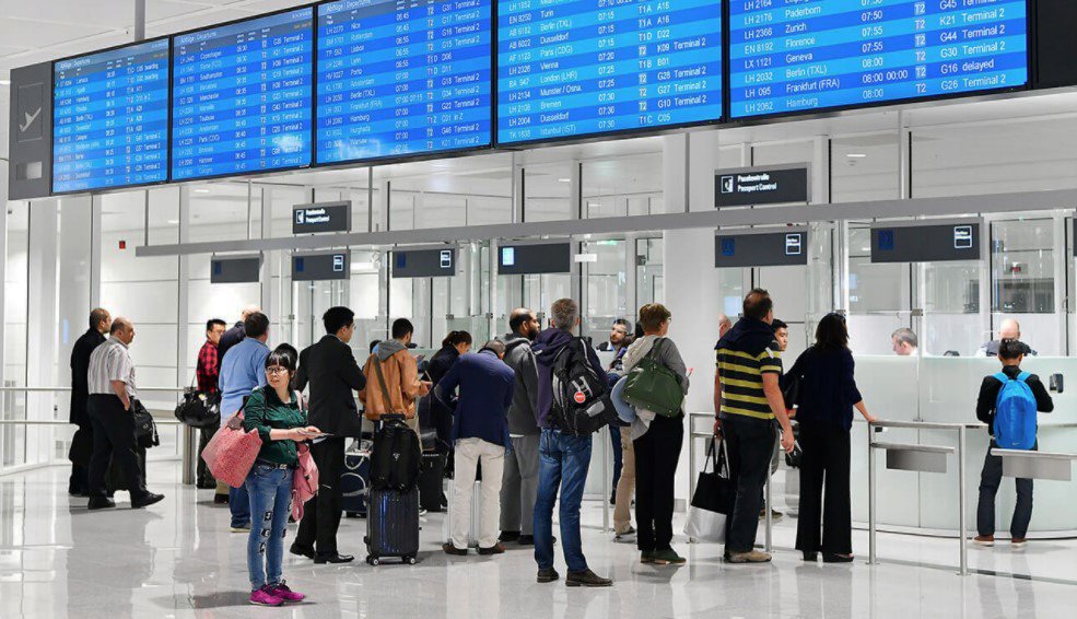 Κορωνοϊός: Η Γερμανία κατατάσσει την Ελλάδα στις «περιοχές υψηλού κινδύνου» – Σε καραντίνα οι ανεμβολίαστοι ταξιδιώτες