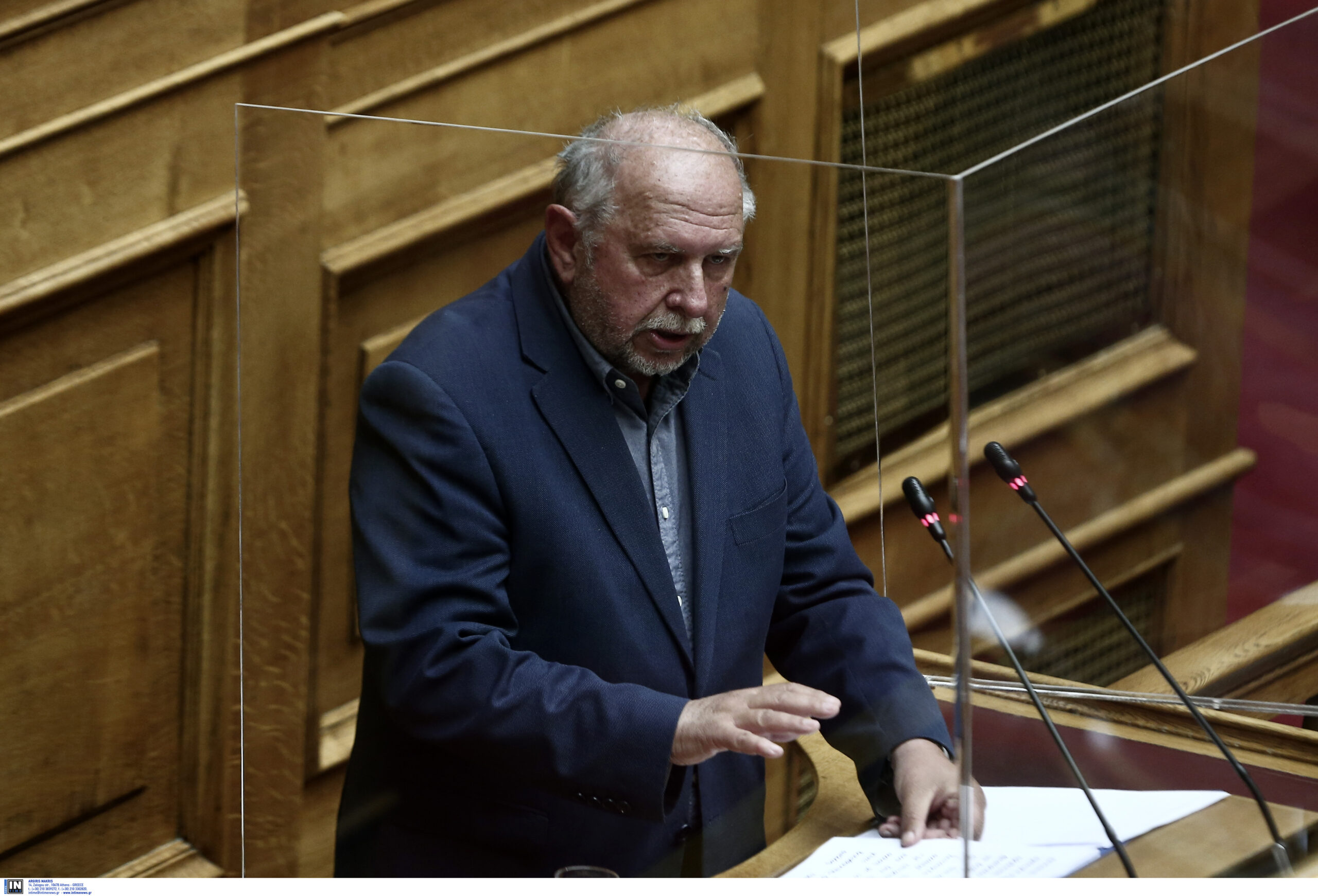 Ερώτηση Σκουρολιάκου στη Μενδώνη για τη φθορά γλυπτού στην Ακρόπολη: Ποιο είναι το μέγεθος της καταστροφής;