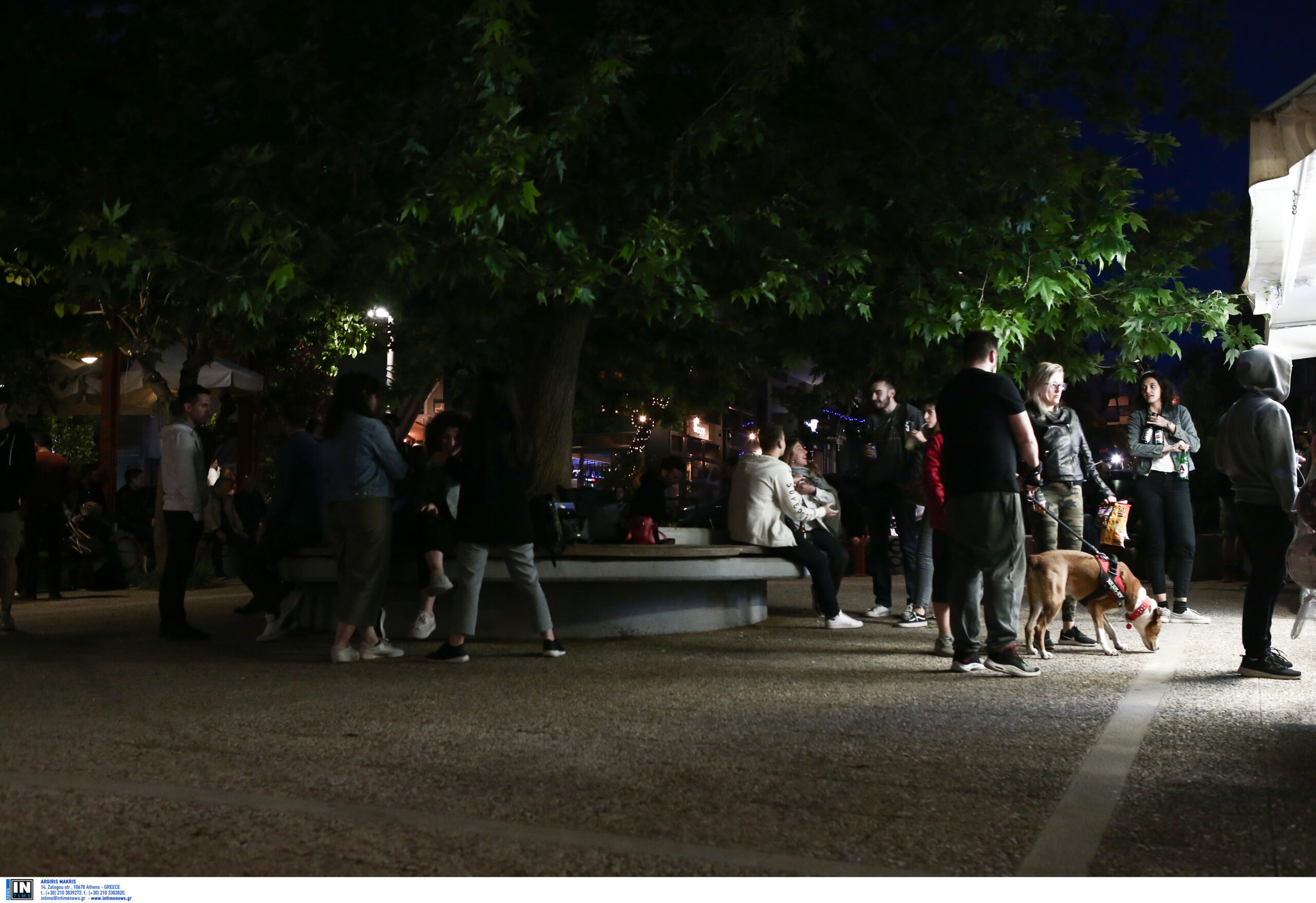 Προβληματισμός στην κυβέρνηση για τα υπαίθρια «πάρτι» – Οι επόμενες κρίσιμες ημέρες και το ενδεχόμενο για μίνι lockdown