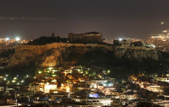 Πόλεις και μνημεία στο σκοτάδι για την «Ώρα της Γης»
