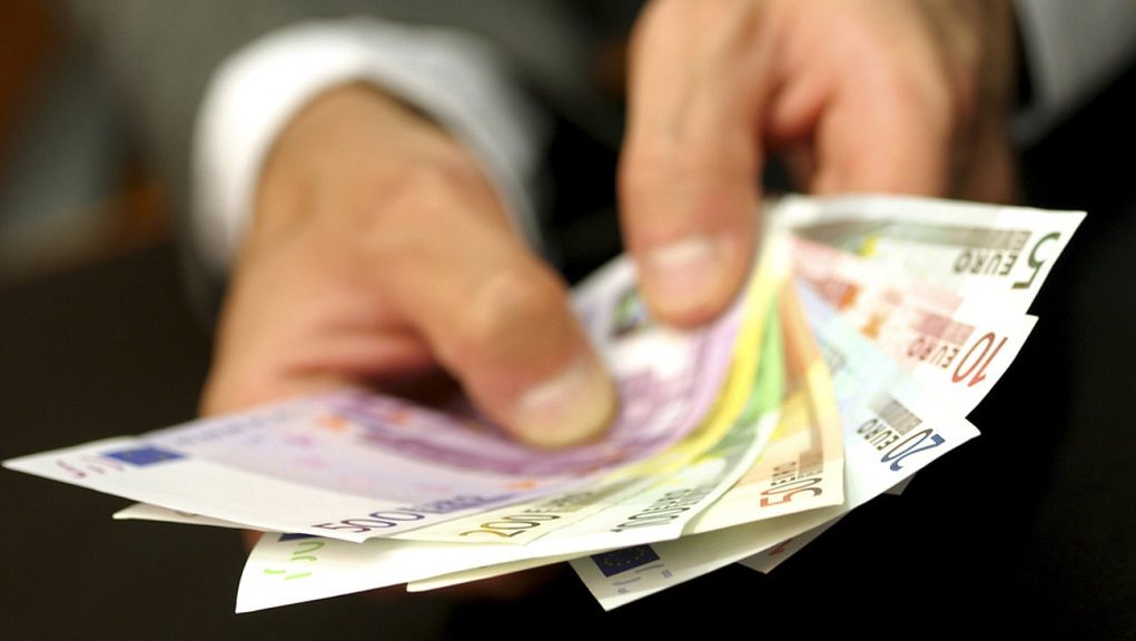 Πληρώνονται σήμερα οι υπόλοιπες δόσεις των δικαιούχων του εισοδήματος αλληλεγγύης