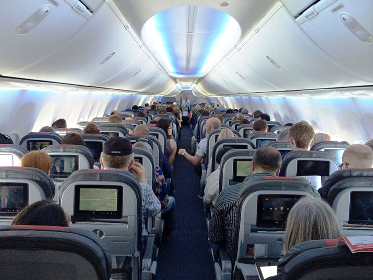 Η American Airlines δεν άφησε γυναίκα να μεταφέρει κατεψυγμένο μητρικό γάλα