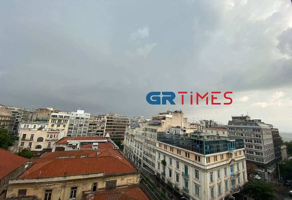 Καιρός: Έφτασε στη Θεσσαλονίκη η «ψυχρή λίμνη» – Κύμα κακοκαιρίας στη βόρεια Ελλάδα (βίντεο)