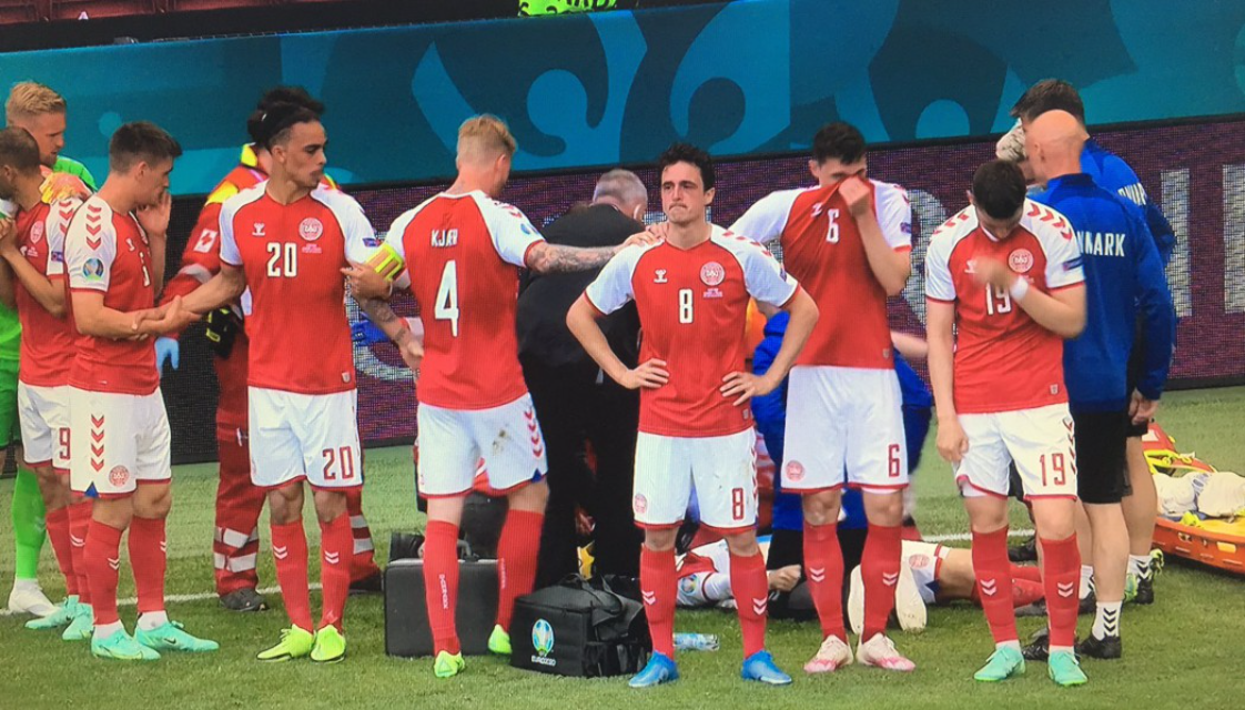 Σοκ στο Euro 2020: Ανέκτησε τις αισθήσεις του ο Έρικσεν – Νοσηλεύεται σε σταθερή κατάσταση – Συγκλονίζει το βίντεο από την κατάρρευση