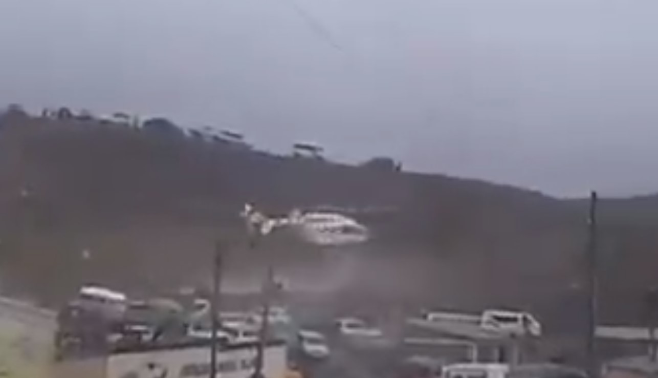 Πανικός στον αέρα για τον πρόεδρο της Βολιβίας: Καρέ καρέ η αναγκαστική προσγείωση του ελικοπτέρου που τον μετέφερε (Βίντεο)