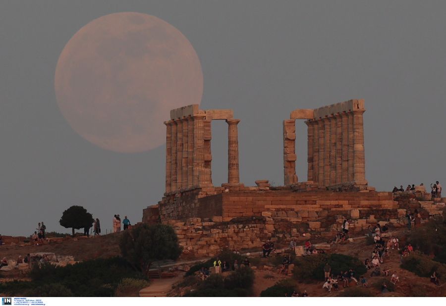 Το τελευταίο «μάθημα» του Διονύση Σιμόπουλου για το Αυγουστιάτικο Φεγγάρι