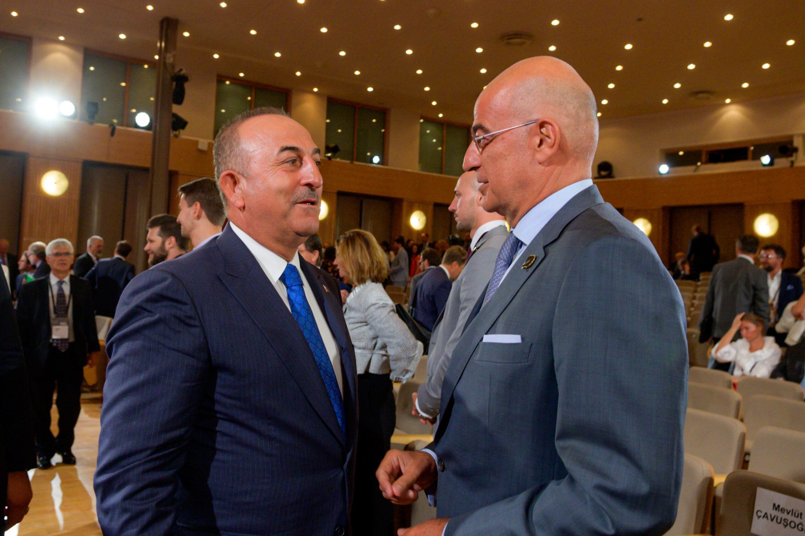 Σλοβενία: «Αναγκαστική χειραψία» Δένδια – Τσαβούσογλου στο Μπλεντ