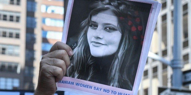 Δέκατη ημέρα οργής στο Ιράν: Οι Αρχές απειλούν να συντρίψουν τους διαδηλωτές – Νέες καταγγελίες για τις συνθήκες θανάτου της Μάχσα Αμινί