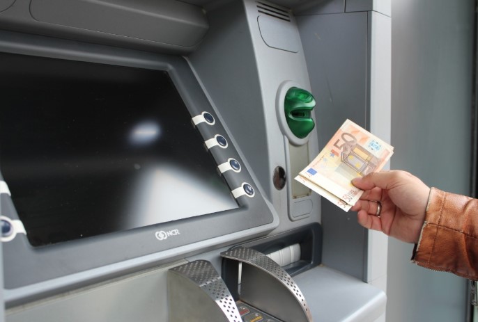 Κορωνοϊός – Τράπεζες: Ποιες συναλλαγές δεν θα πραγματοποιούνται στα γκισέ