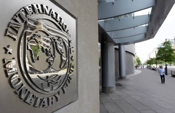 ESM: Πόσο θα μειωθεί το ελληνικό χρέος με την αποπληρωμή των δανείων του ΔΝΤ