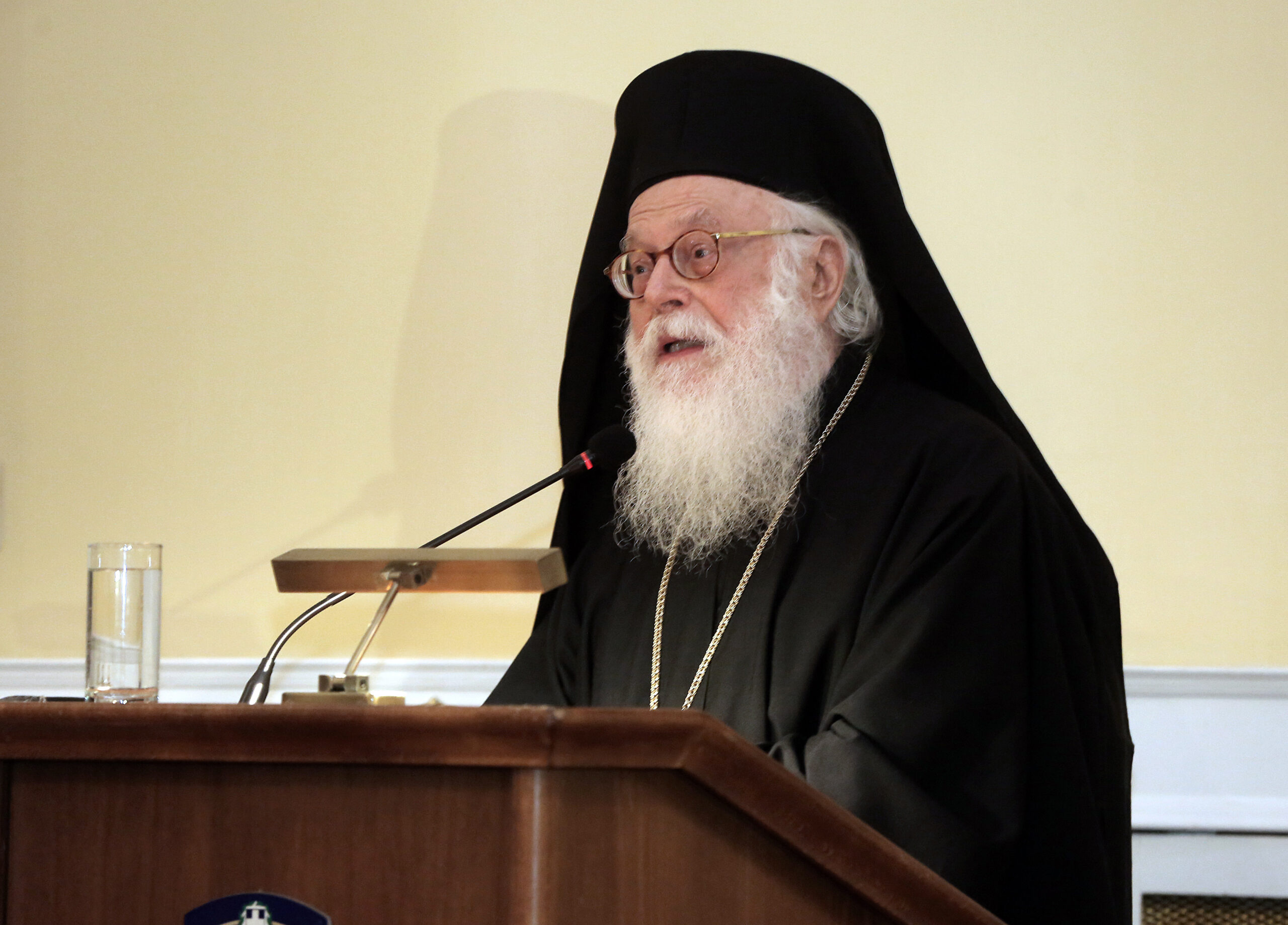 Κορωνοϊός: Θετικός ο Αρχιεπίσκοπος Αλβανίας – Μεταφέρεται με C-130 στην Αθήνα