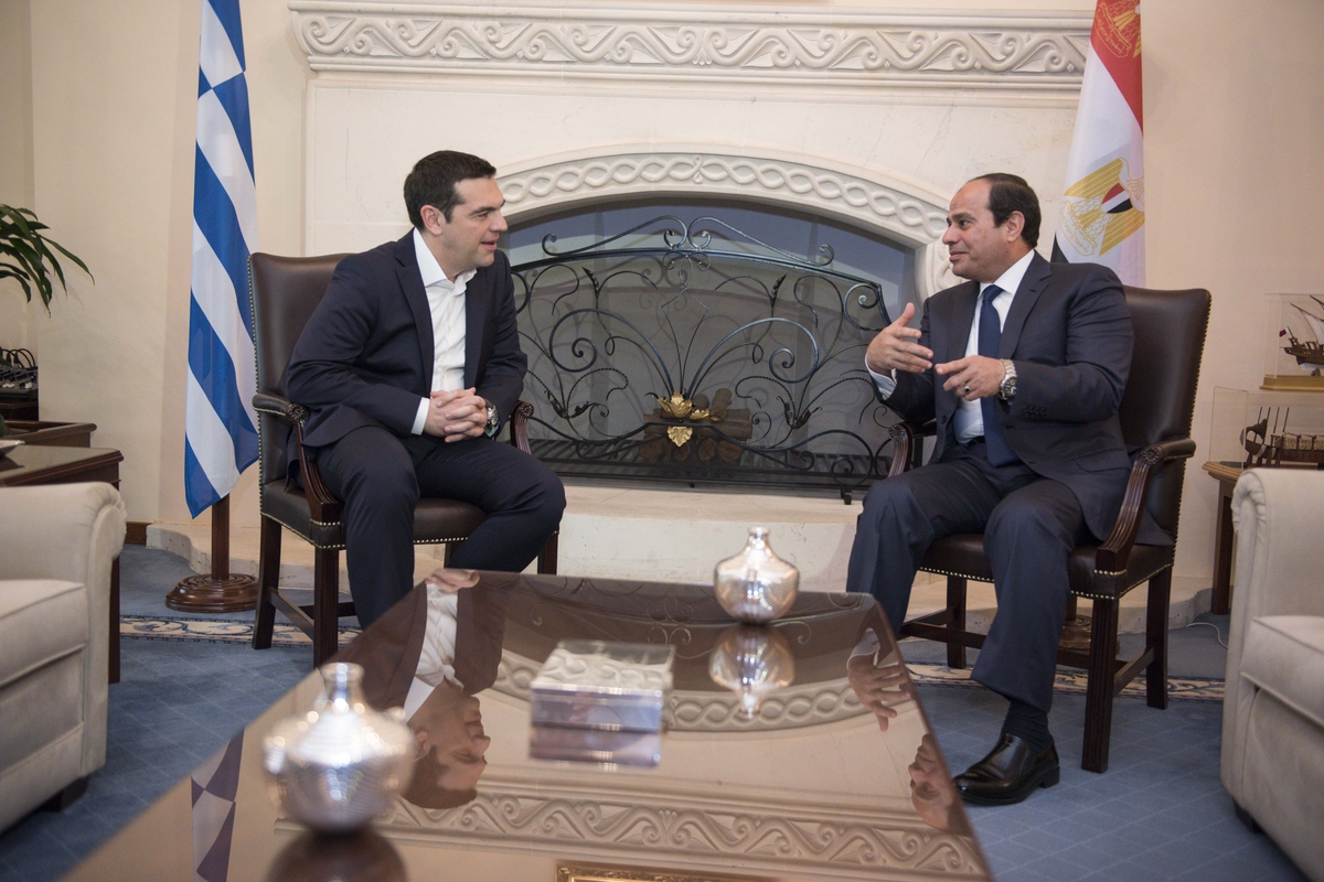 Επικοινωνία Τσίπρα – αλ Σίσι για τις τρομοκρατικές επιθέσεις στην Αίγυπτο