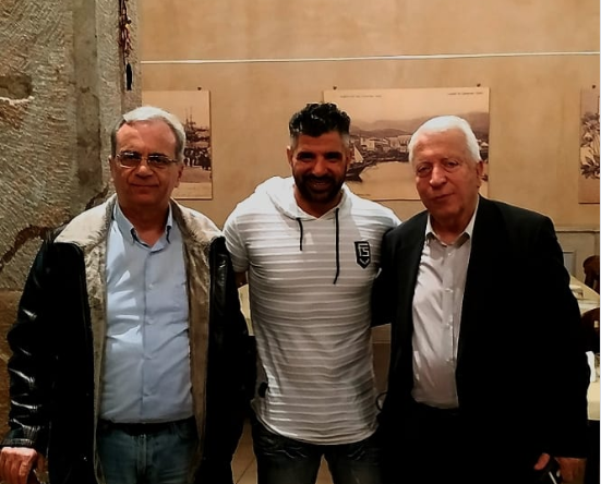 Αγκαλιά με τη Χρυσή Αυγή ο Μουτζούρης