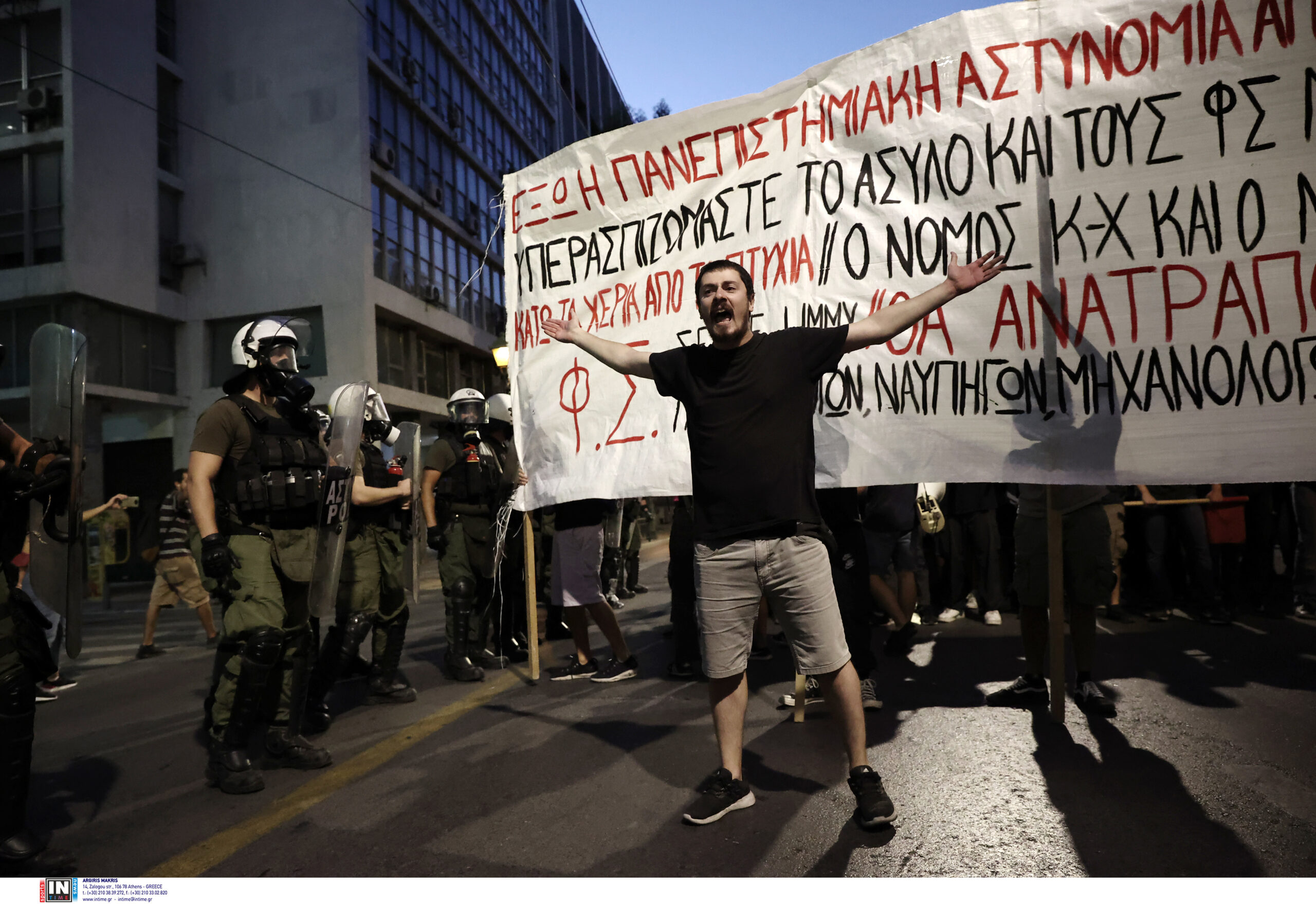 Εμπρός, να βουλώσουμε τα στόματα των νέων!