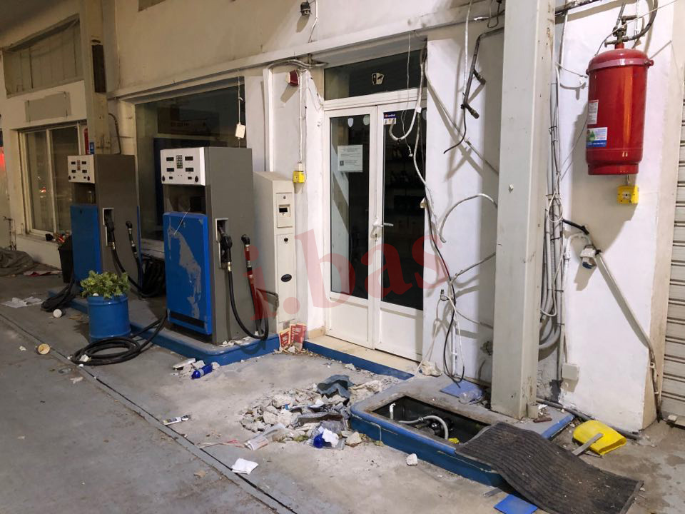 Ελευσίνα: Το ΣΔΟΕ «ξήλωσε» με μπουλντόζες παράνομο πρατήριο υγρών καυσίμων (φωτογραφίες)